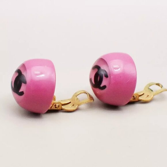 CHANEL CC Logo Button Earrings 01P Clip-On Plastic Pink GHW Vintage 33RK796 - Picture 2 of 10